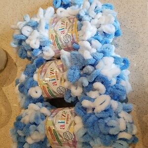 NWTS 3 skeins matching dye lots super soft fuzzy yarn